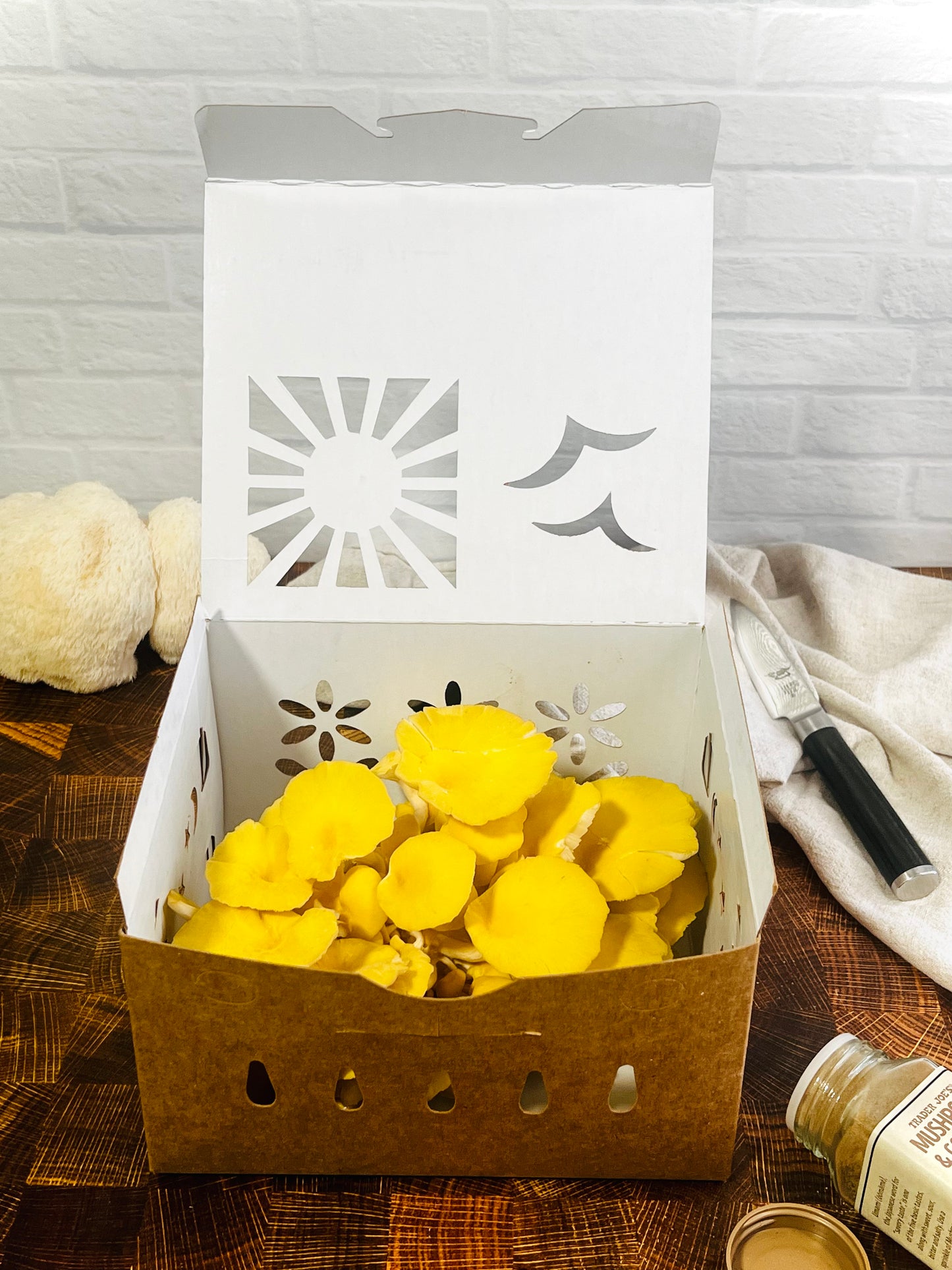 Fresh Golden Oyster Mushrooms